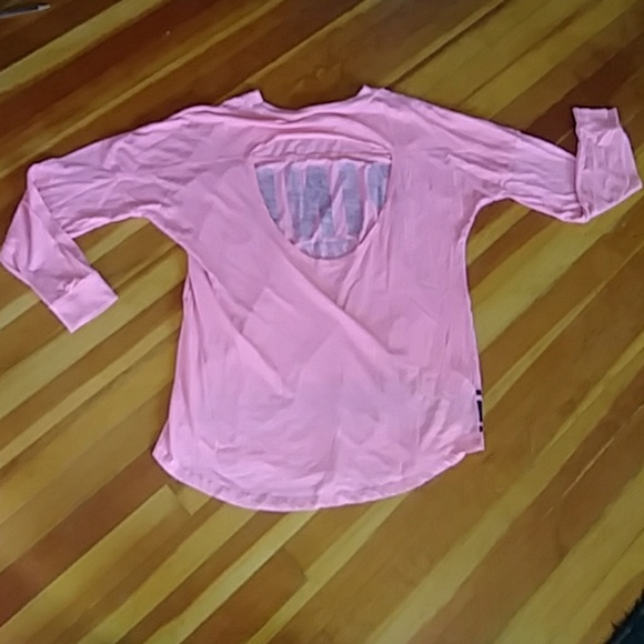 ❤trade allie1012❤Long Sleeve tee w/ cutout in back - Picture 3 of 4